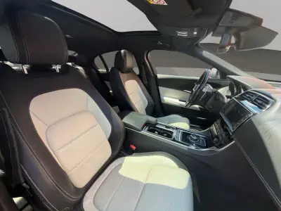 Jaguar XE 2018 · foto 18