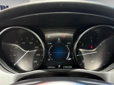 Jaguar XE 2018 · foto 8