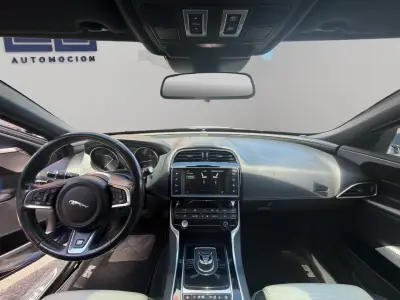 Jaguar XE 2018 · foto 14
