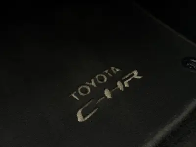 Toyota C-HR 2020 · foto 18