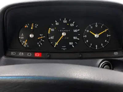 Mercedes-Benz 300 1983 · foto 11