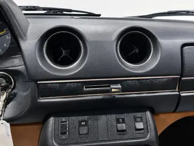 Mercedes-Benz 300 1983 · foto 13