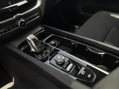 Volvo XC60 2020 · foto 11
