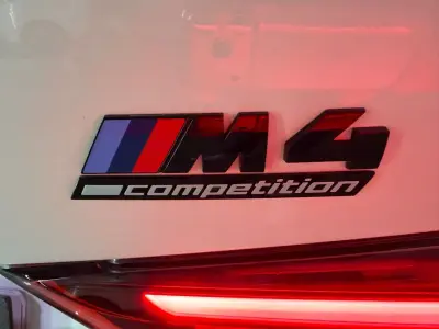 BMW M4 2022 · foto 15