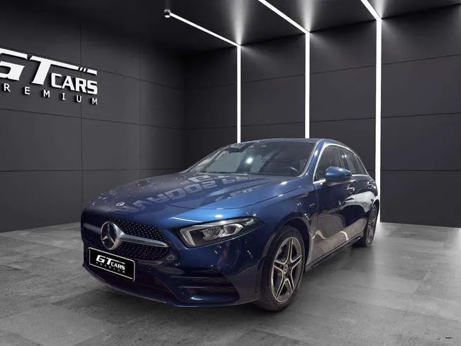 Mercedes-Benz Clase A 2021 en 2 islas · CEC