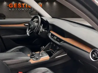 Alfa Romeo Stelvio 2018 · foto 6