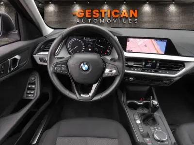 BMW Serie 1 2020 · foto 12