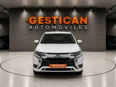 Mitsubishi Outlander 2021 · foto 3