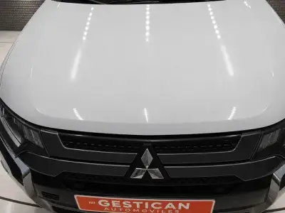 Mitsubishi Outlander 2021 · foto 9