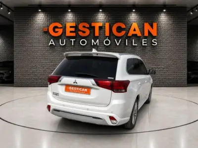 Mitsubishi Outlander 2021 · foto 5