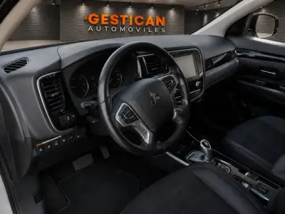 Mitsubishi Outlander 2021 · foto 11