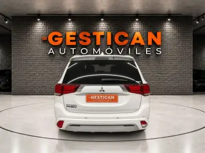 Mitsubishi Outlander 2021 · foto 6