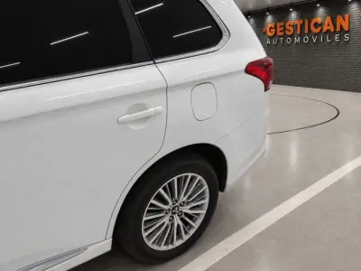 Mitsubishi Outlander 2021 · foto 8