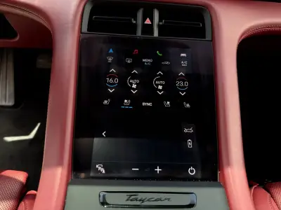 Porsche Taycan 2021 · foto 11