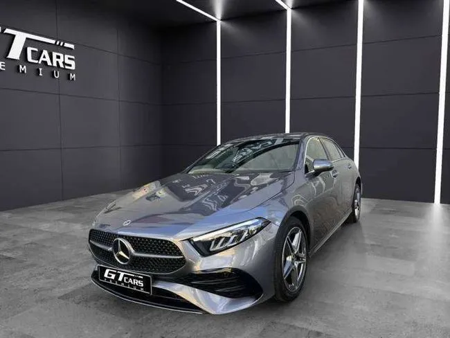 Mercedes-Benz Clase A 2023 en 2 islas · CEC