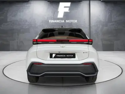 Toyota C-HR 2025 · foto 12