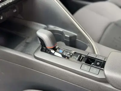 Toyota C-HR 2025 · foto 6