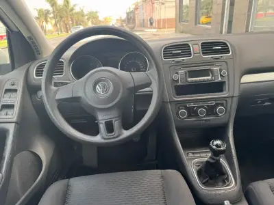 Volkswagen Golf 2011 · foto 5