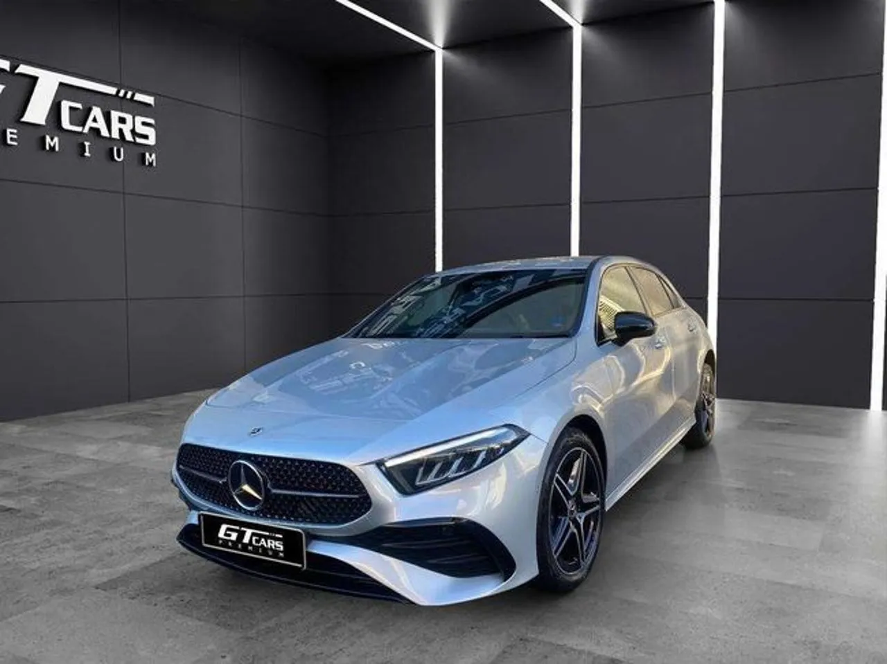 Mercedes-Benz Clase A 2024 en 2 islas · CEC