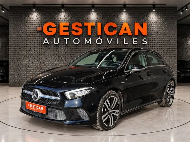 Mercedes-Benz Clase A 2023 en 4 islas · CEC