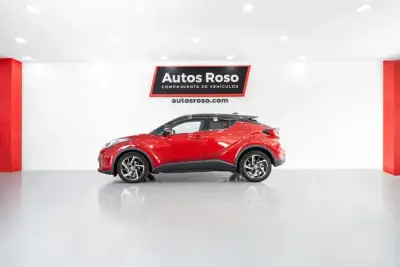 Toyota C-HR 2022 · foto 2