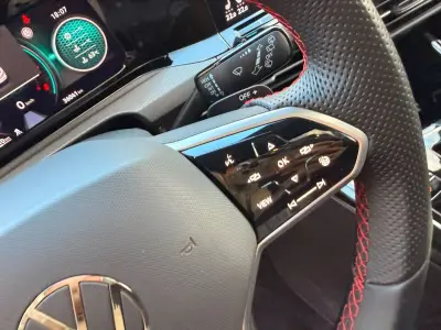 Volkswagen Golf GTI 2023 · foto 11