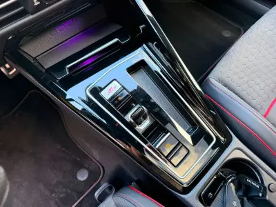 Volkswagen Golf GTI 2023 · foto 9