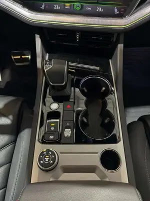 Volkswagen Touareg 2021 · foto 14