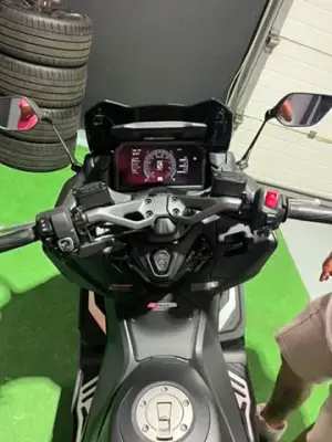 YAMAHA TMAX 560 2025 · foto 7