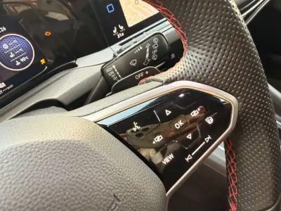 Volkswagen Golf GTI 2022 · foto 11