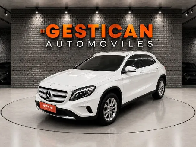 Mercedes-Benz GLA 2017 en 4 islas · CEC