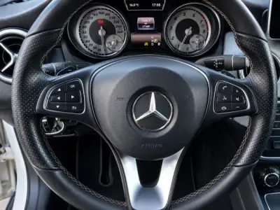 Mercedes-Benz GLA 2017 · foto 10