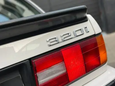 BMW Serie 3 1990 · foto 6