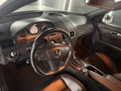 Mercedes-Benz Clase C 2010 · foto 5