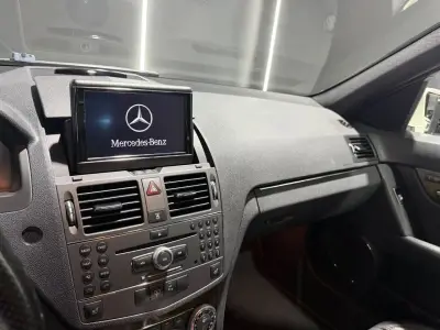 Mercedes-Benz Clase C 2010 · foto 9