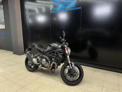 Ducati Monster 821 2018 · foto 2