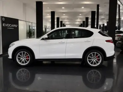 Alfa Romeo Stelvio 2018 · foto 3