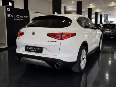 Alfa Romeo Stelvio 2018 · foto 2