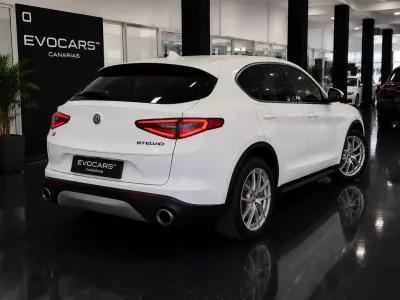 Alfa Romeo Stelvio 2018 · foto 5