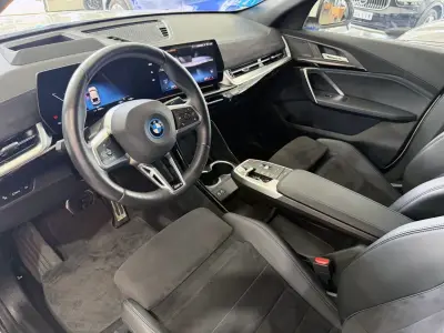 BMW iX2 2024 · foto 10