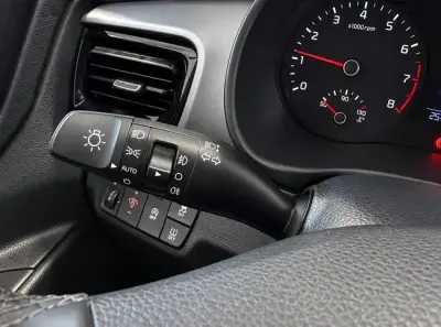 KIA Stonic 2024 · foto 8