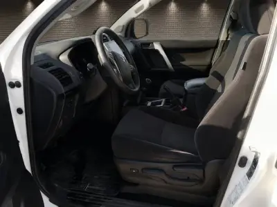 Toyota Land Cruiser Prado 2022 · foto 9