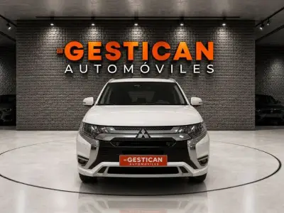 Mitsubishi Outlander 2021 · foto 3