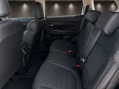 Mitsubishi Outlander 2021 · foto 14
