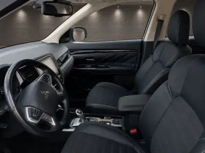 Mitsubishi Outlander 2021 · foto 13