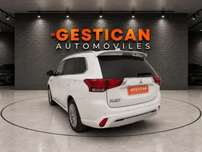 Mitsubishi Outlander 2021 · foto 5