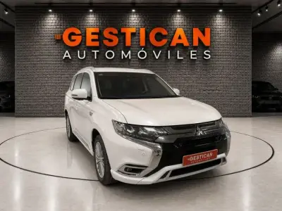 Mitsubishi Outlander 2021 · foto 4