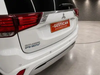 Mitsubishi Outlander 2021 · foto 8