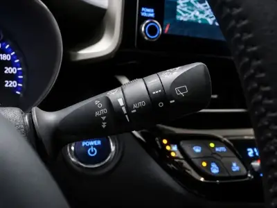 Toyota C-HR 2023 · foto 8
