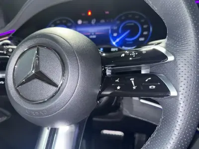 Mercedes-Benz EQE SUV AMG 2025 · foto 9